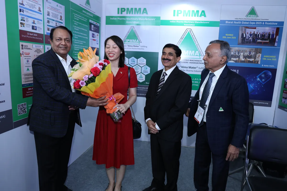 Trade visitors exploring exhibitor stalls at LABNEXT Expo